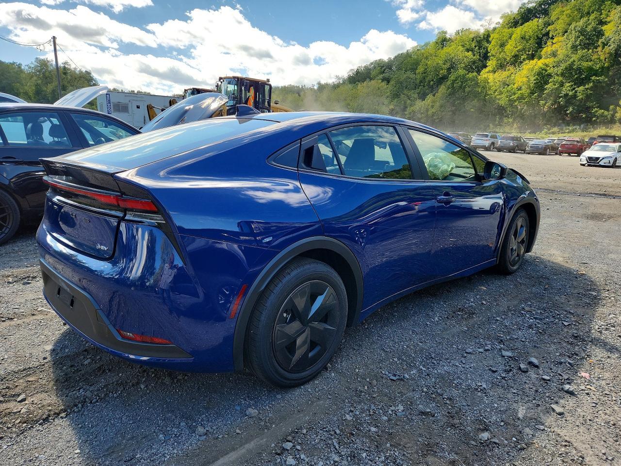 Salvage 2026 Toyota Prius Le