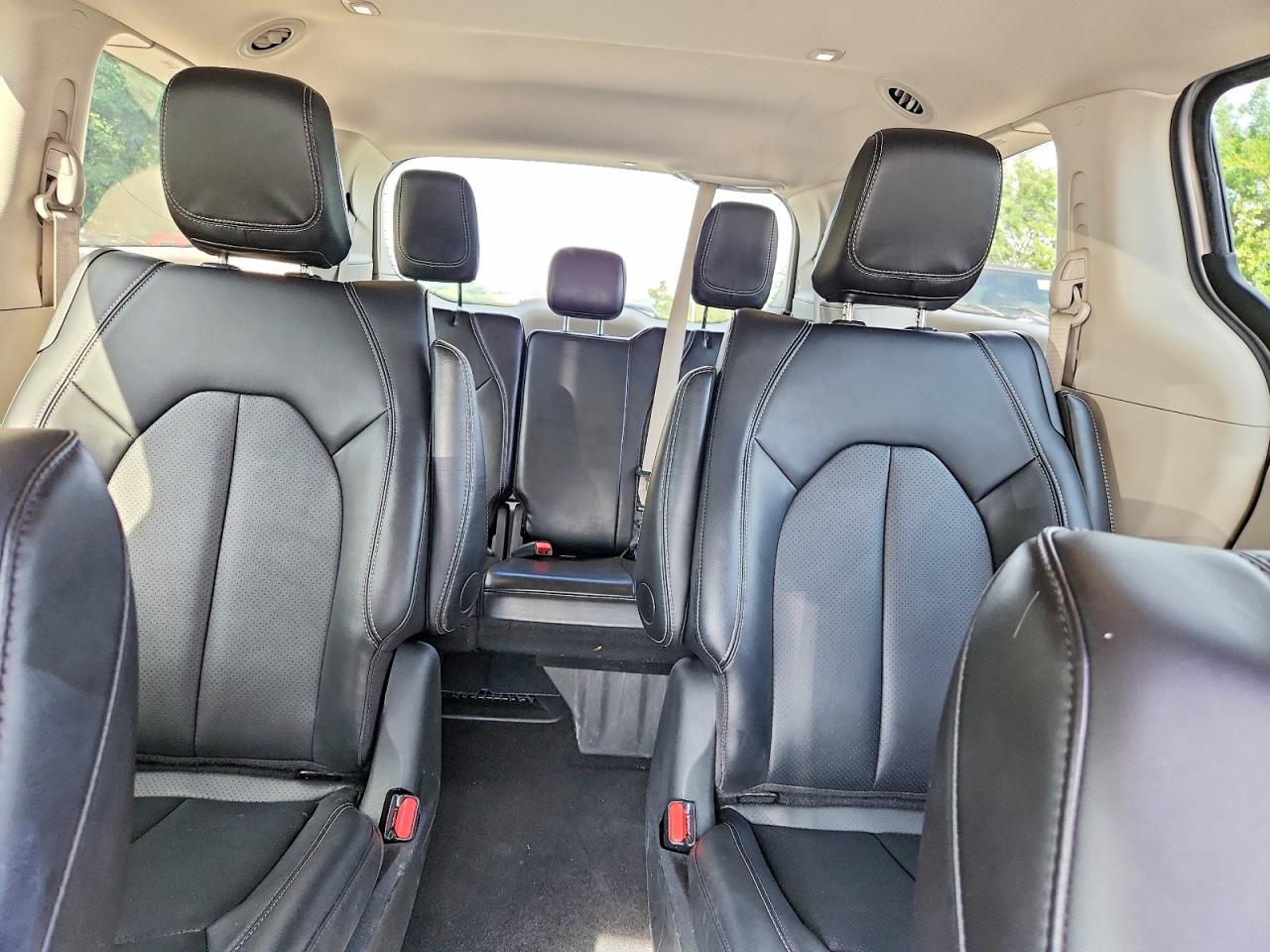 Salvage 2024 Chrysler Pacifica Hybrid Select