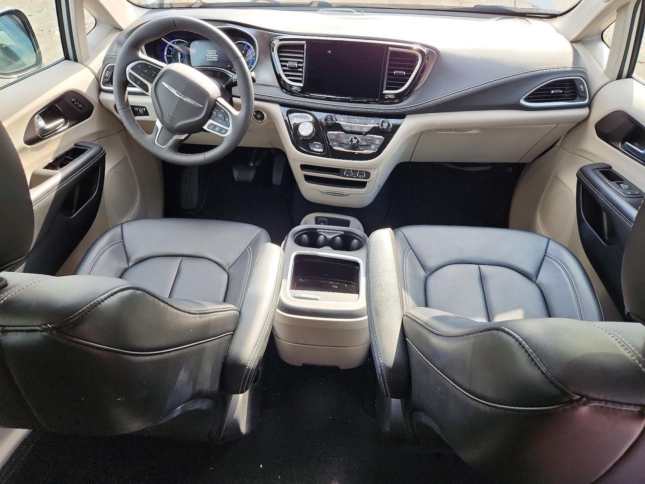 Salvage 2024 Chrysler Pacifica Hybrid Select