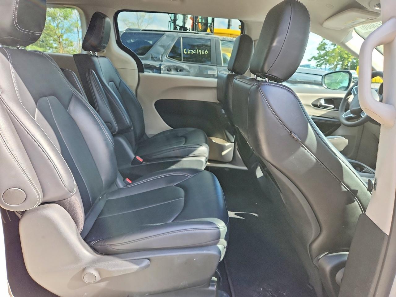 Salvage 2024 Chrysler Pacifica Hybrid Select