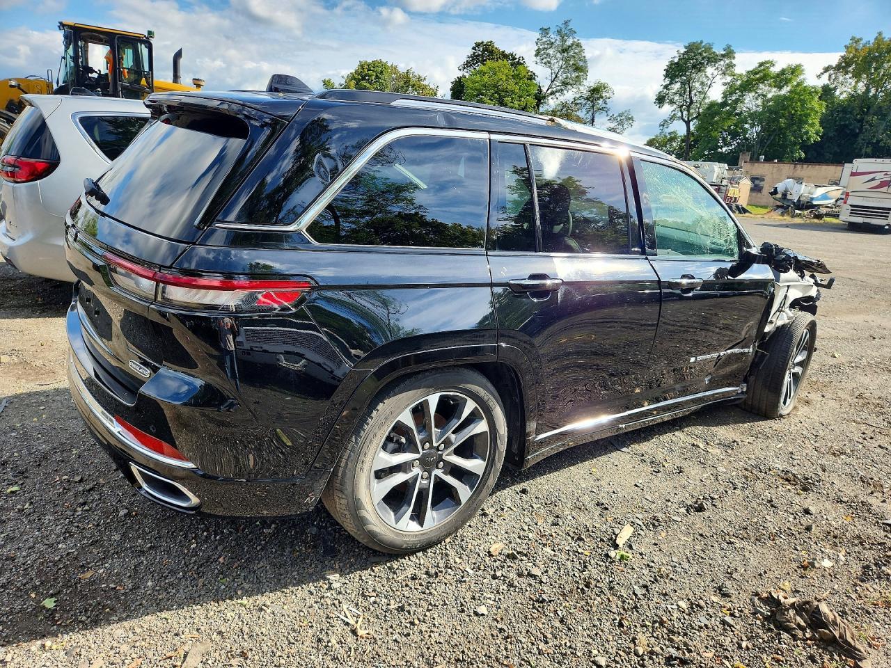 Salvage 2023 Jeep Grand Cherokee Overland