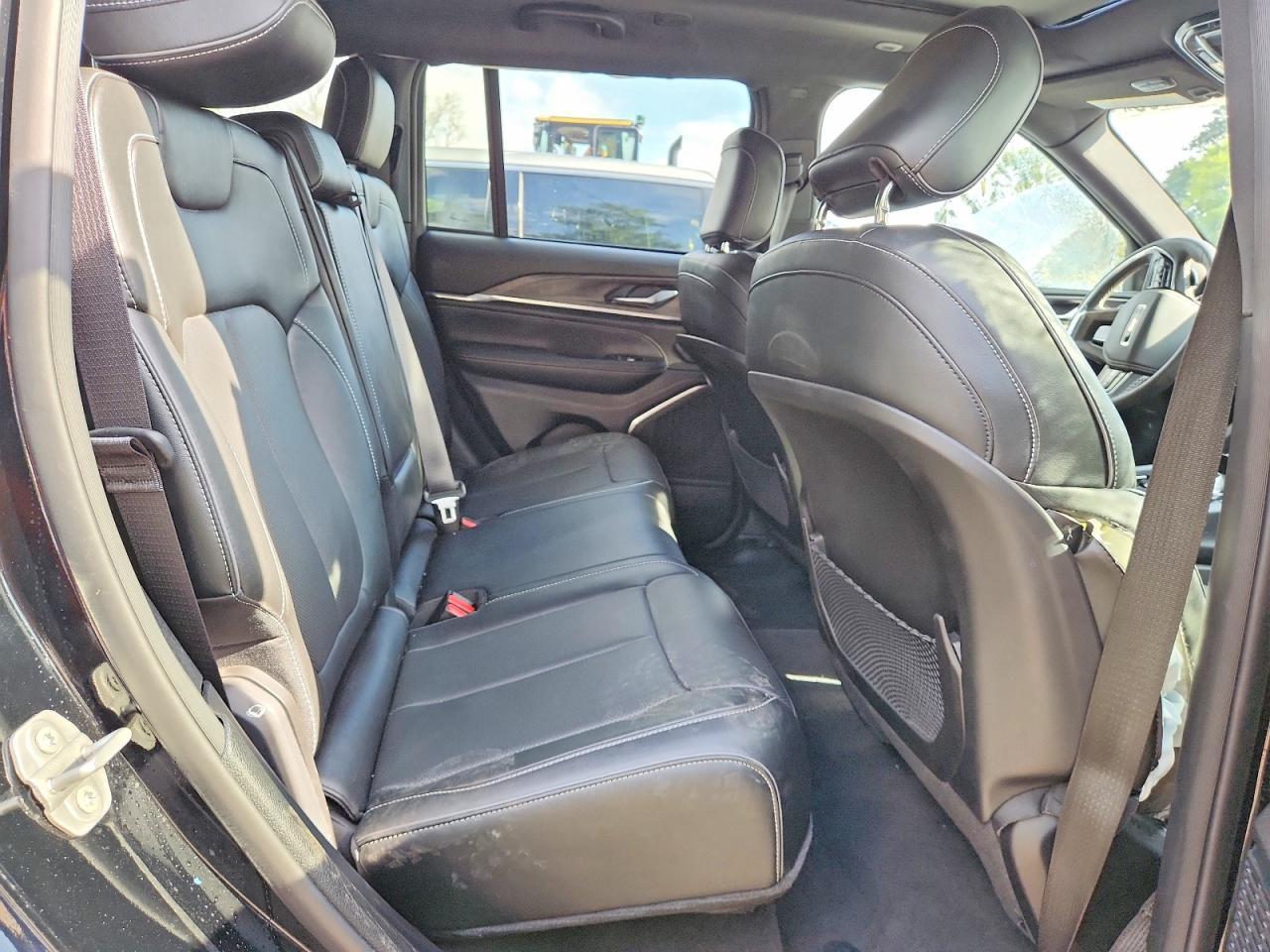 Salvage 2023 Jeep Grand Cherokee Overland