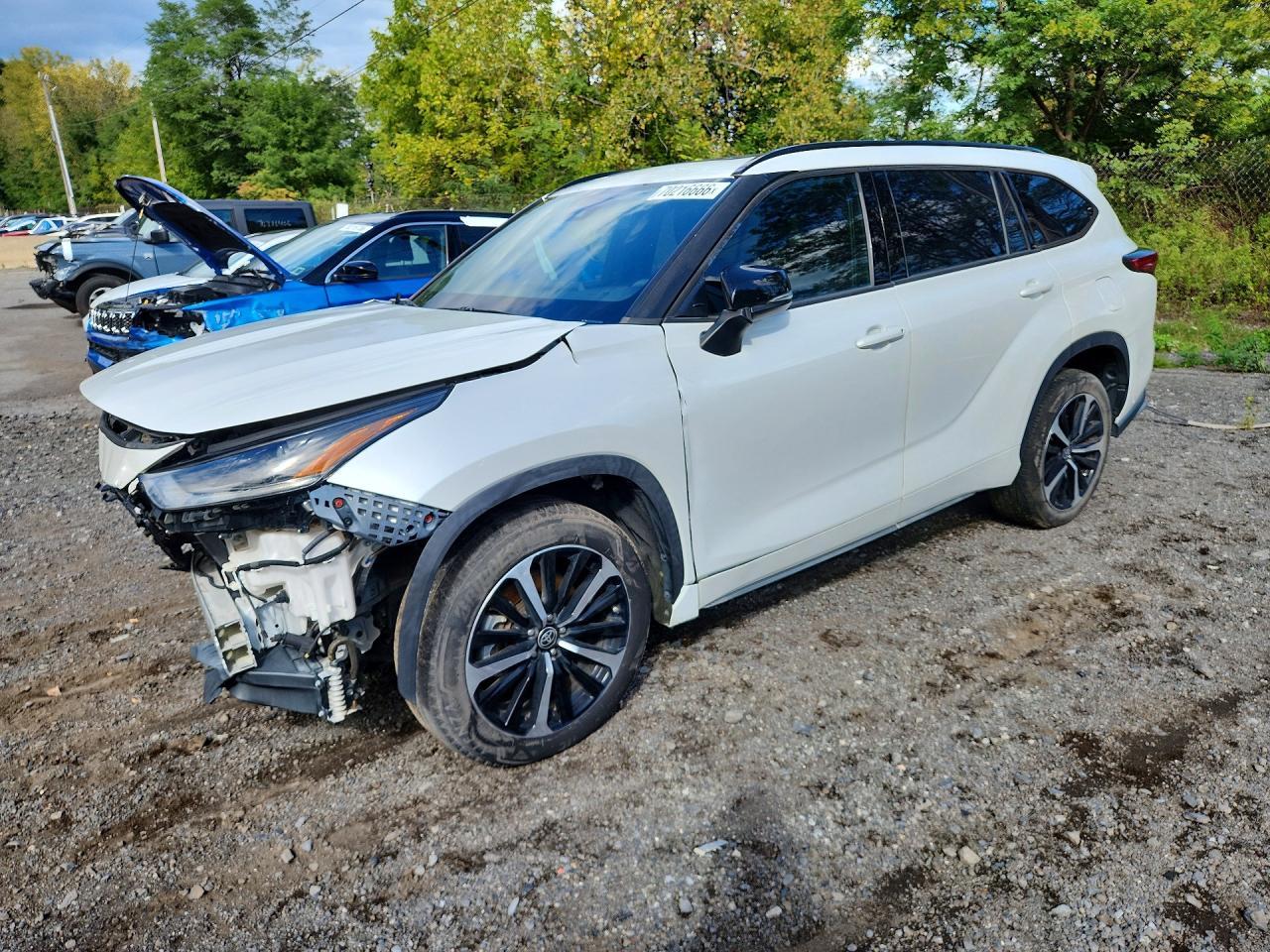 Salvage 2022 Toyota Highlander Xse