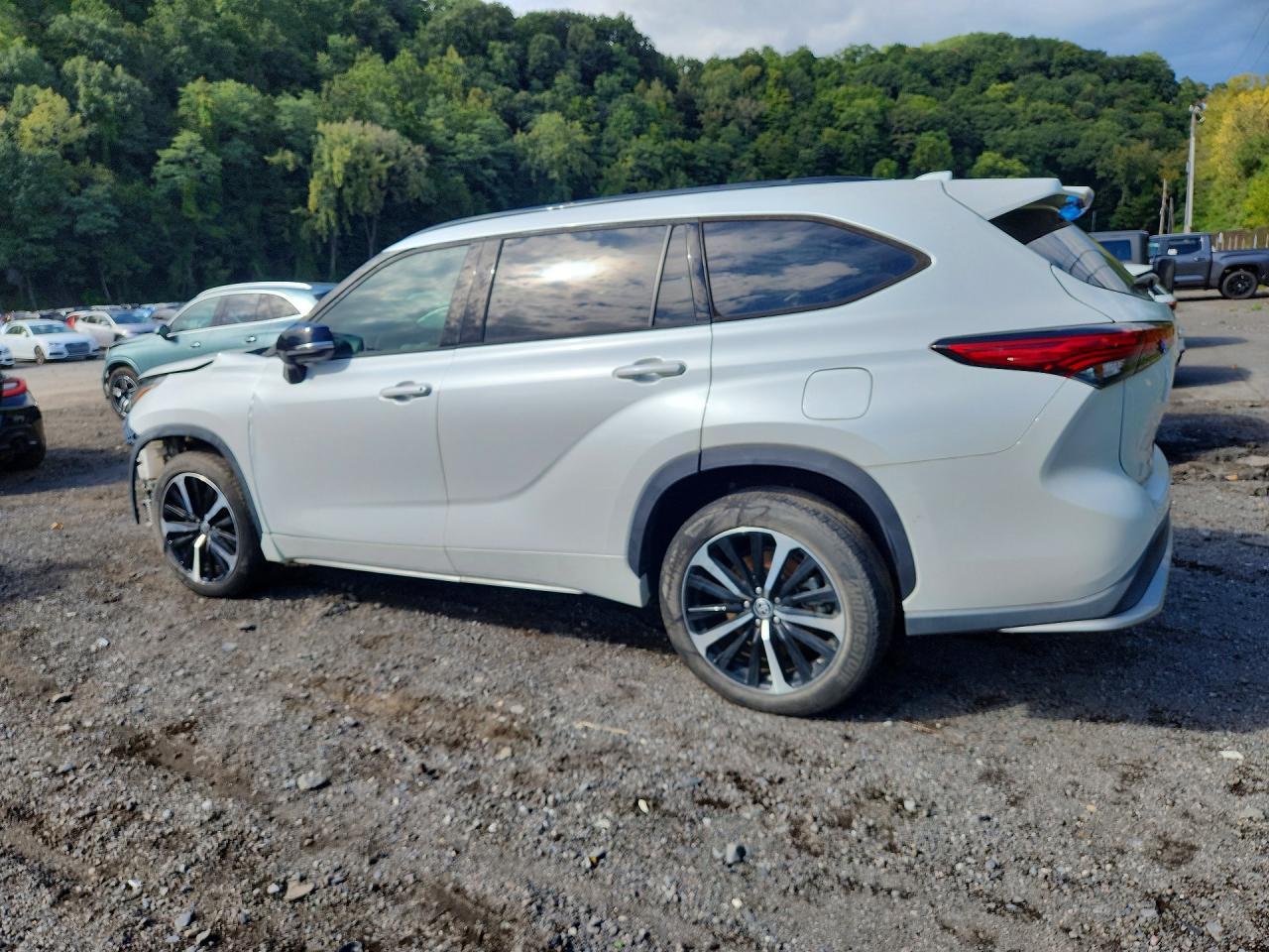 Salvage 2022 Toyota Highlander Xse