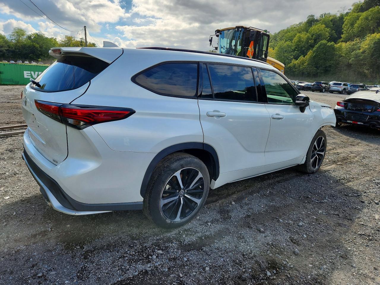 Salvage 2022 Toyota Highlander Xse
