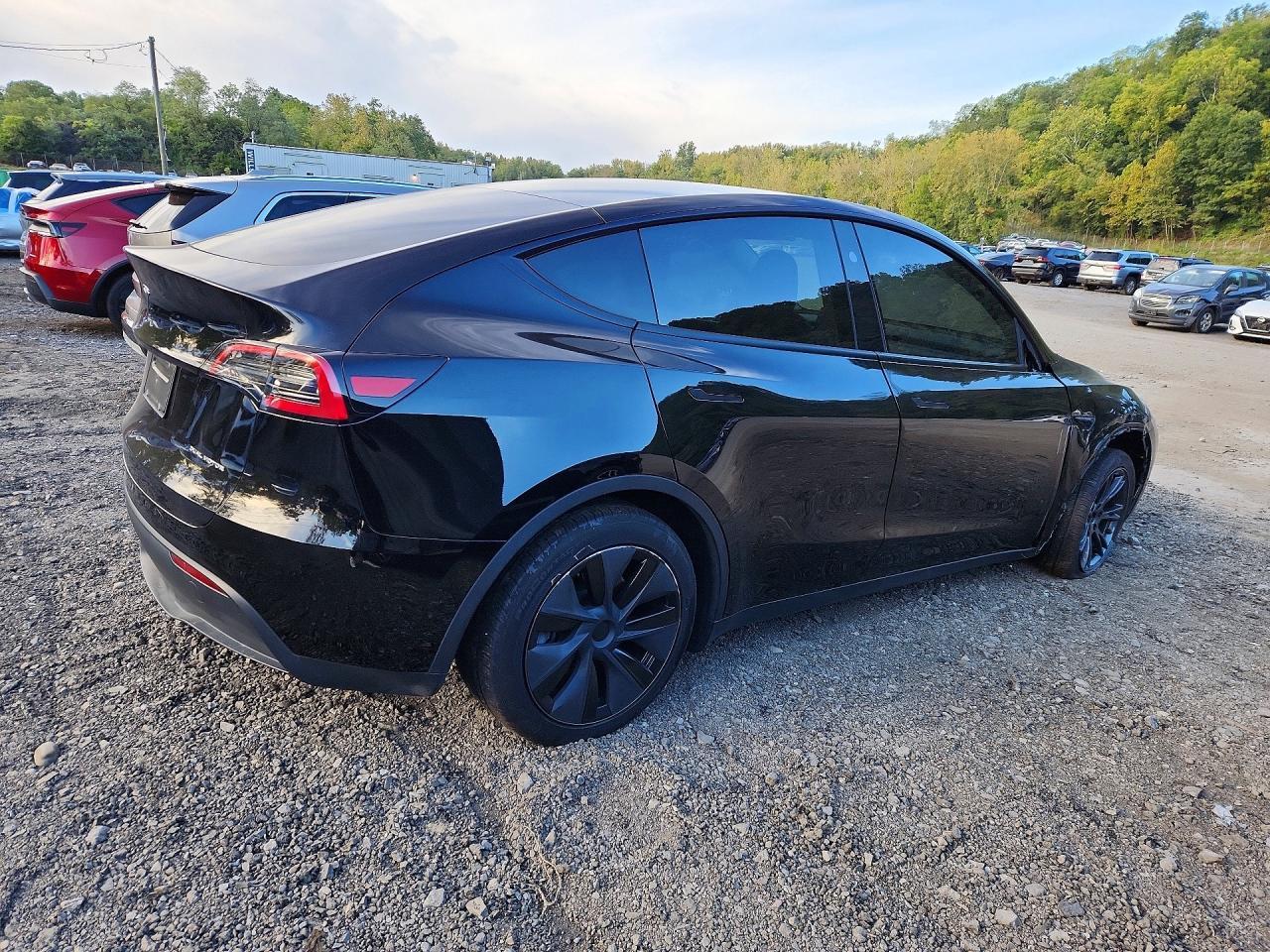 Salvage 2025 Tesla Model Y 