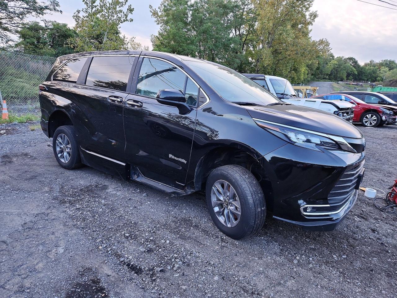 Salvage 2024 Toyota Sienna Braunability