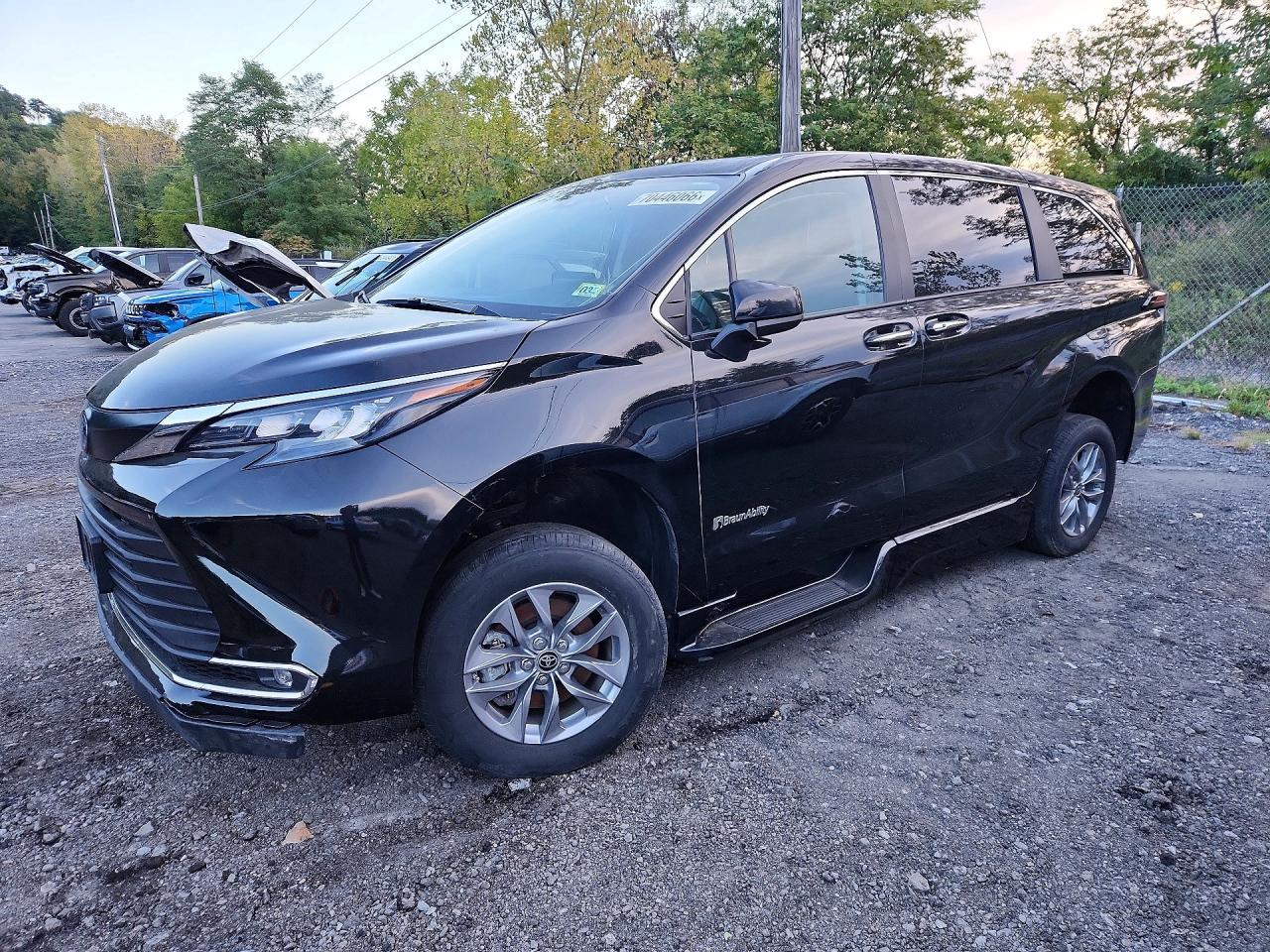 Salvage 2024 Toyota Sienna Braunability