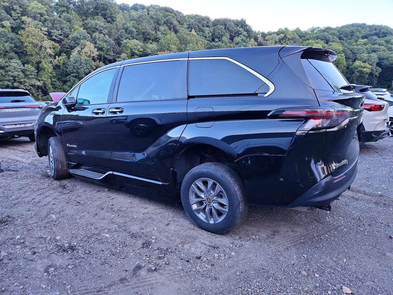 Salvage 2024 Toyota Sienna Braunability