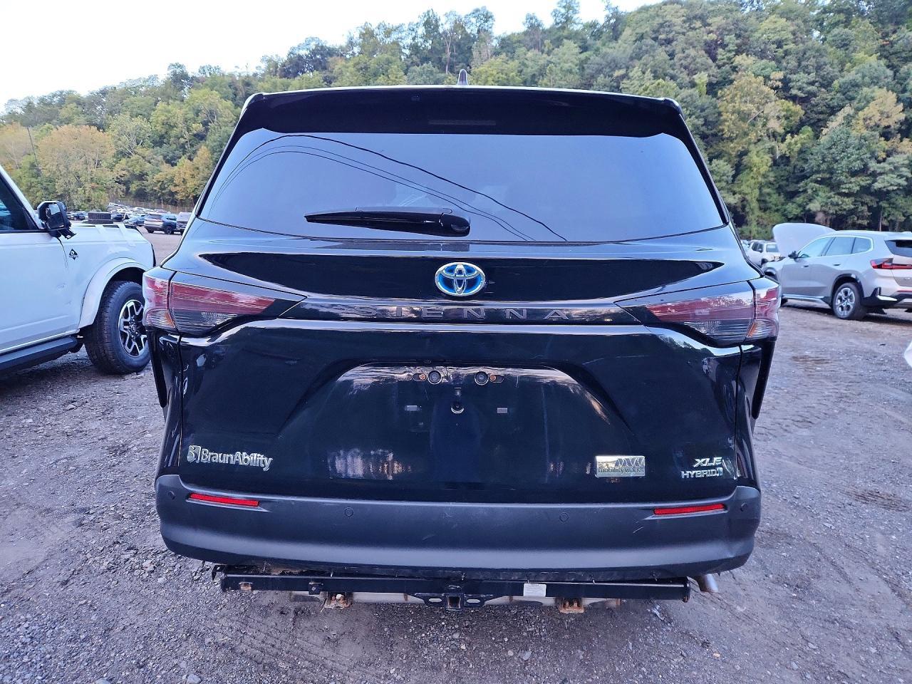 Salvage 2024 Toyota Sienna Braunability