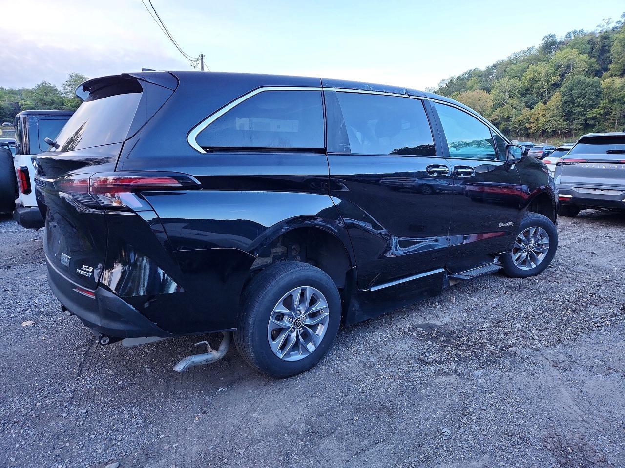 Salvage 2024 Toyota Sienna Braunability