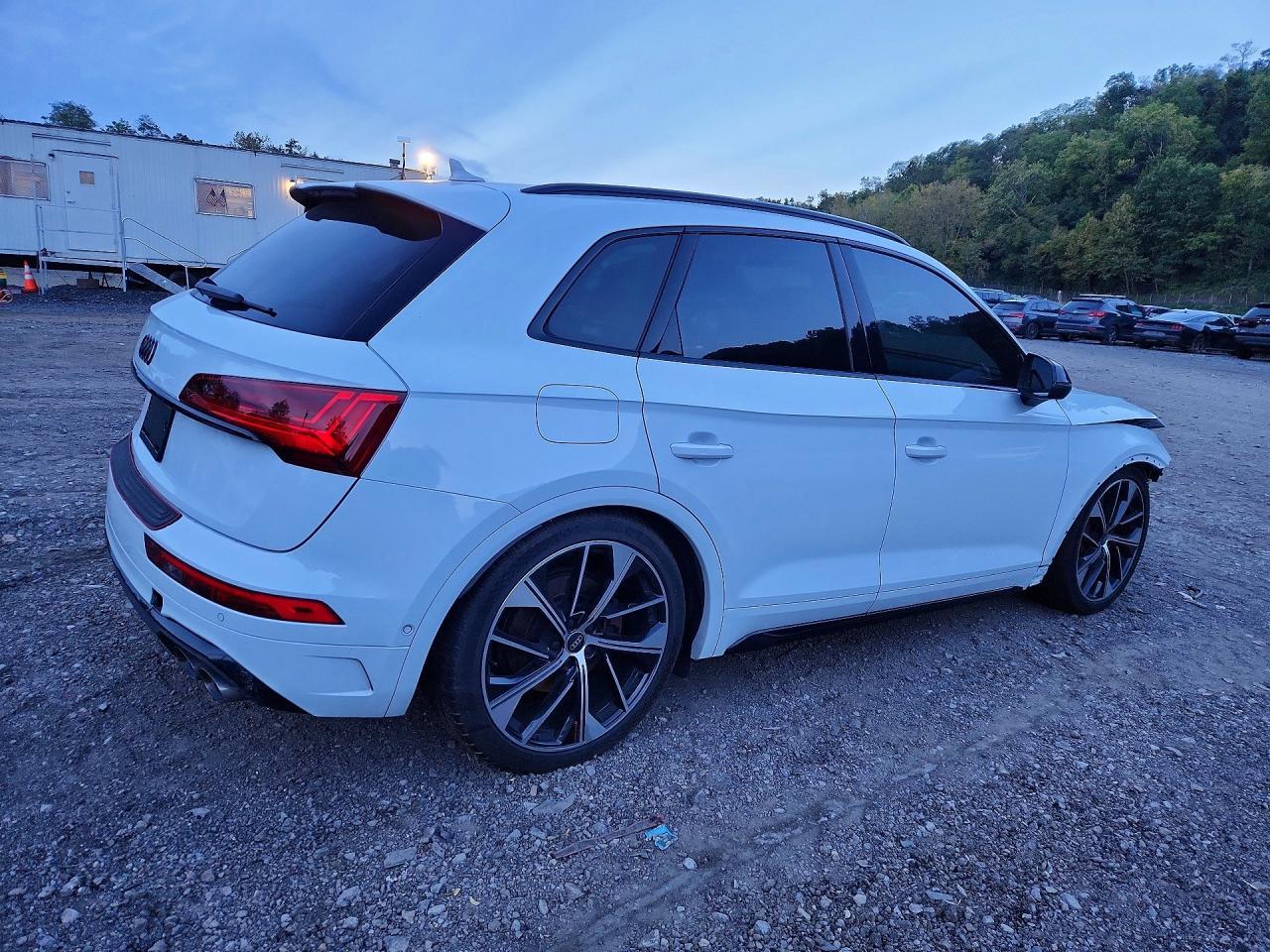 Salvage 2024 Audi Sq5 Prestige