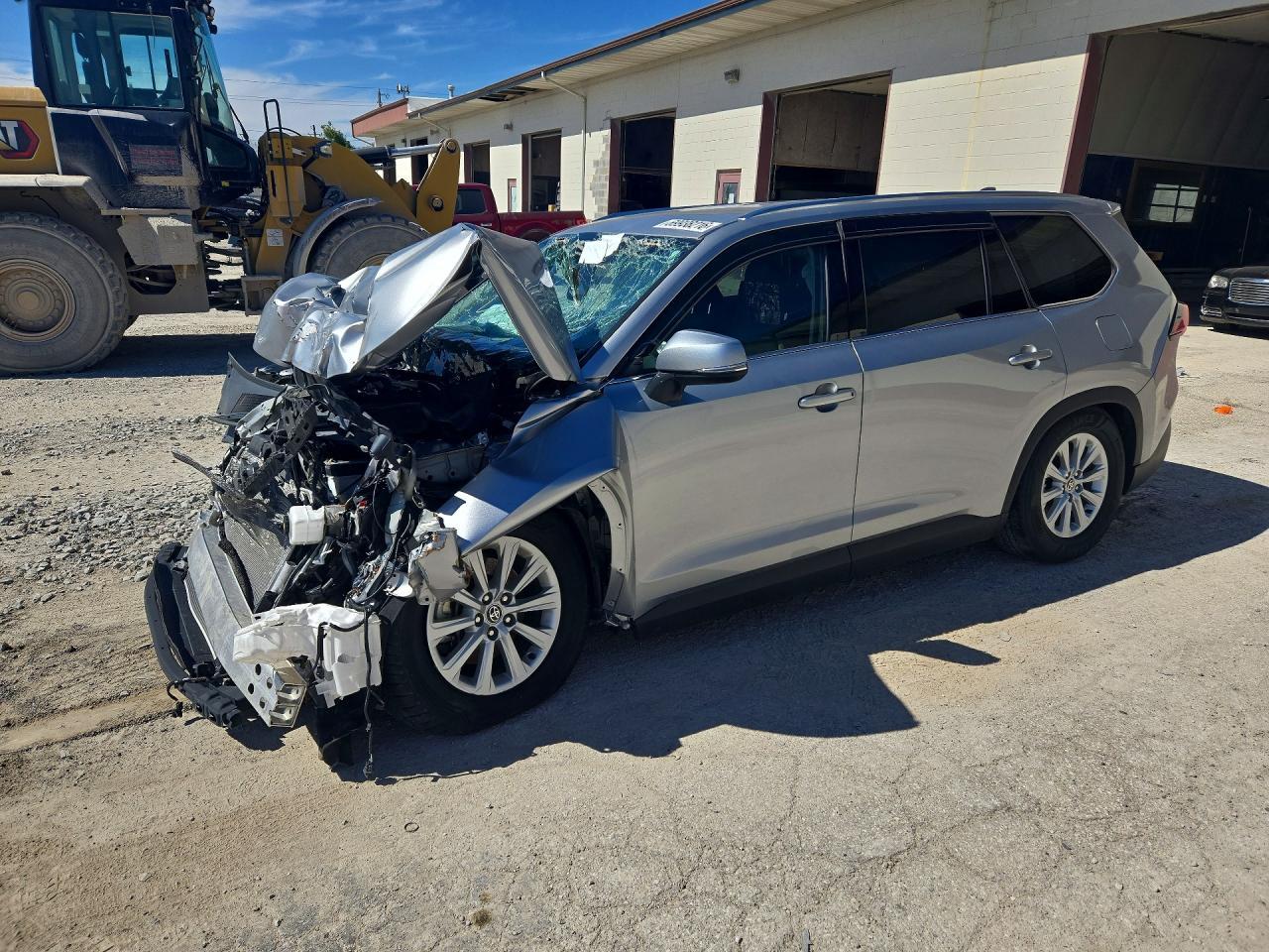 Salvage 2025 Toyota Grand Highlander 