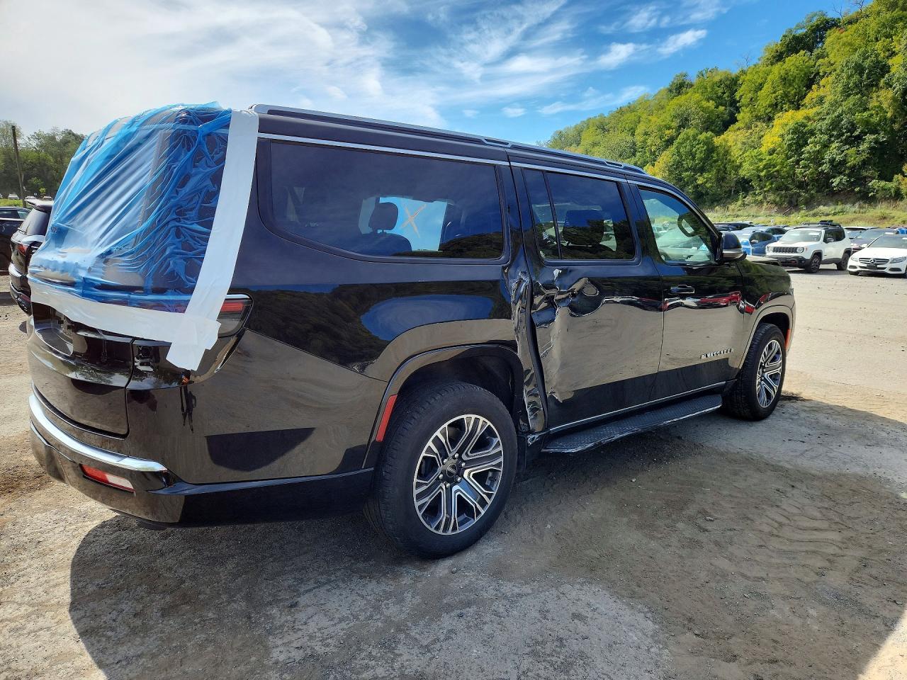 Salvage 2025 Jeep Wagoneer L 