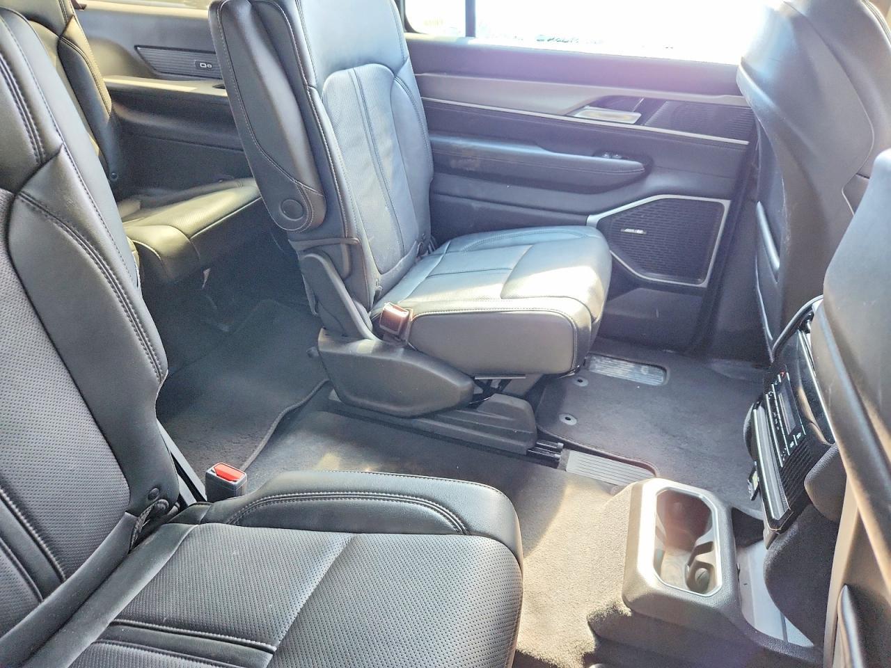 Salvage 2025 Jeep Wagoneer L 