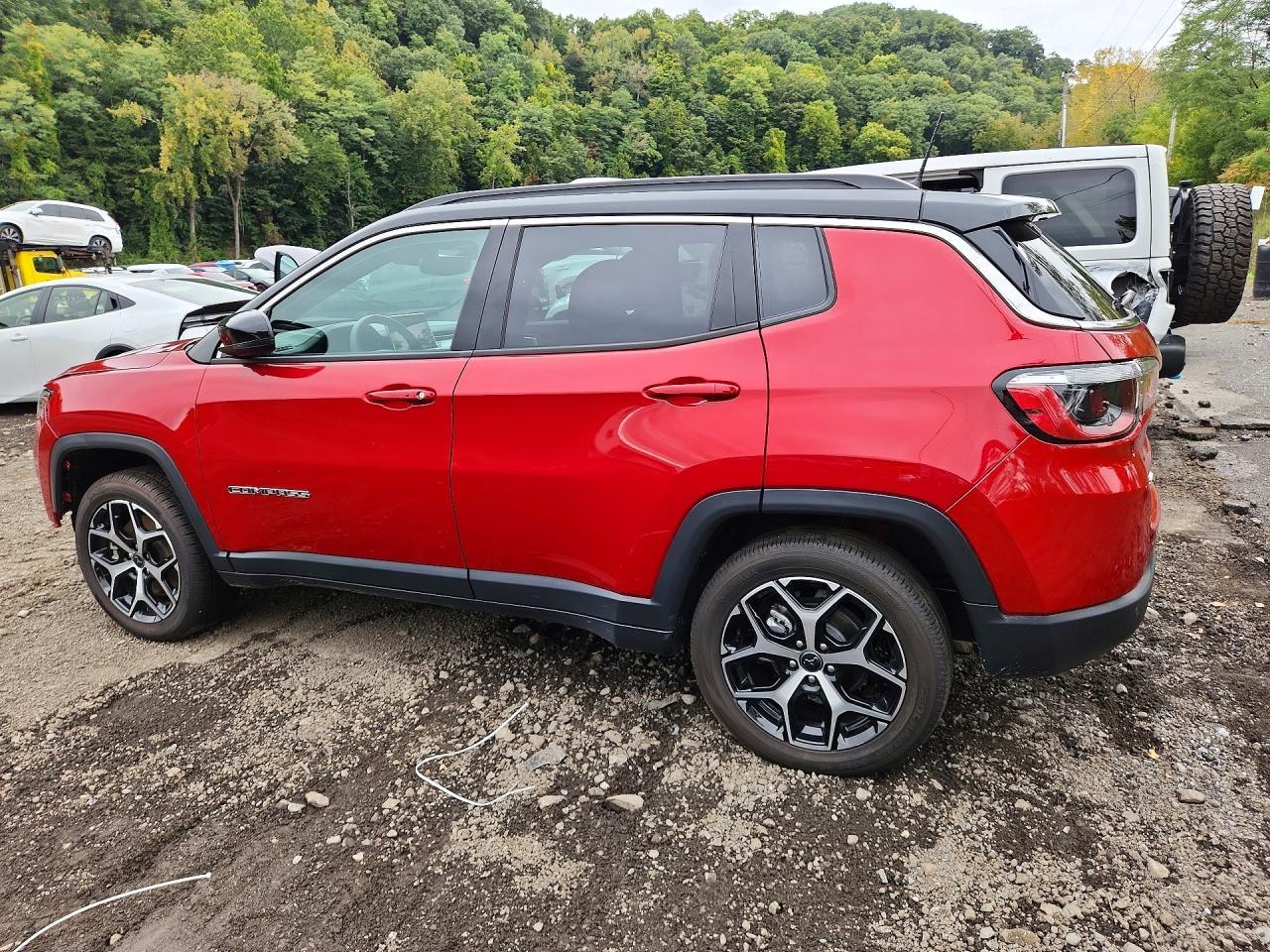 Salvage 2025 Jeep Compass Limited