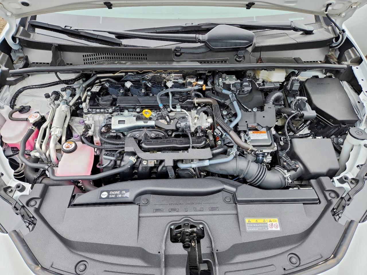 Salvage 2025 Toyota Prius Plug-in Hybrid Se