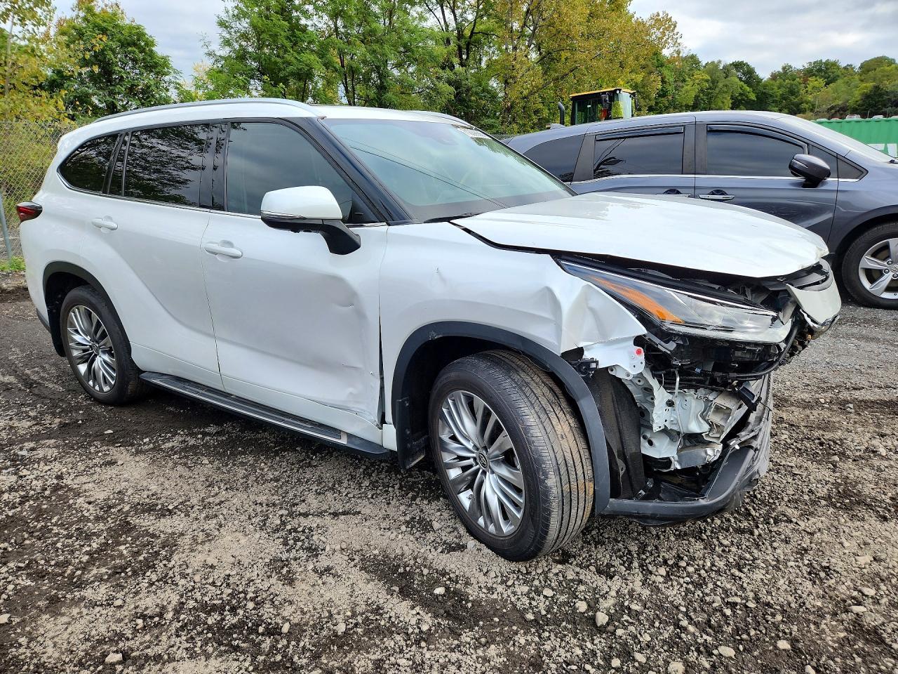 Salvage 2024 Toyota Highlander Platinum