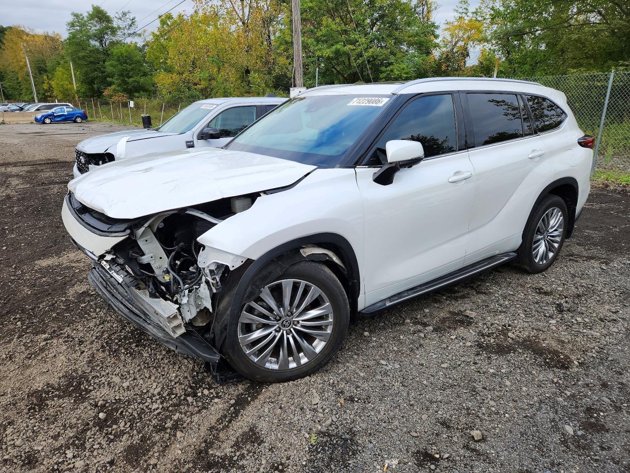 Salvage 2024 Toyota Highlander Platinum