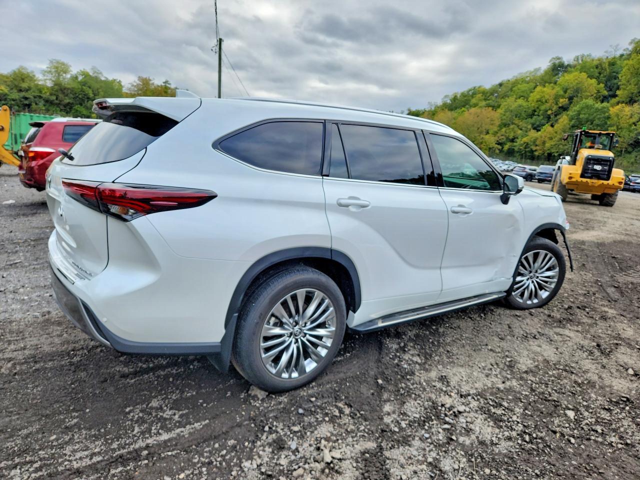 Salvage 2024 Toyota Highlander Platinum