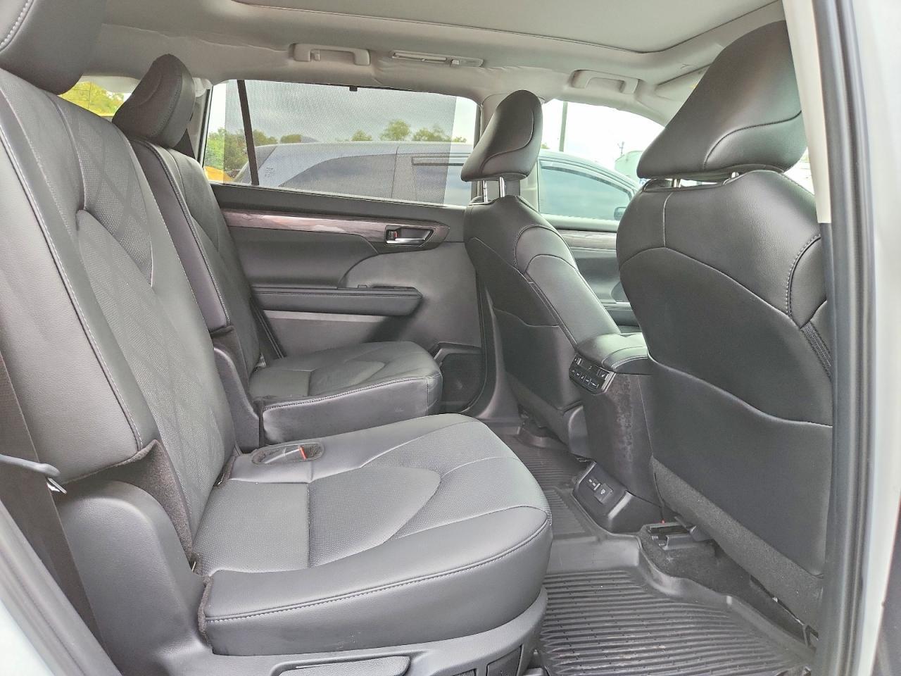 Salvage 2024 Toyota Highlander Platinum
