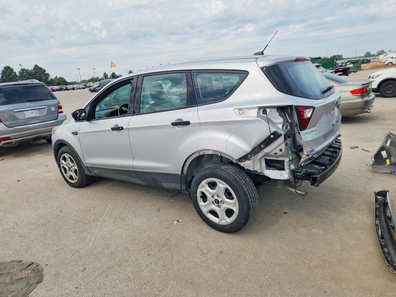 Salvage 2019 Ford Escape 