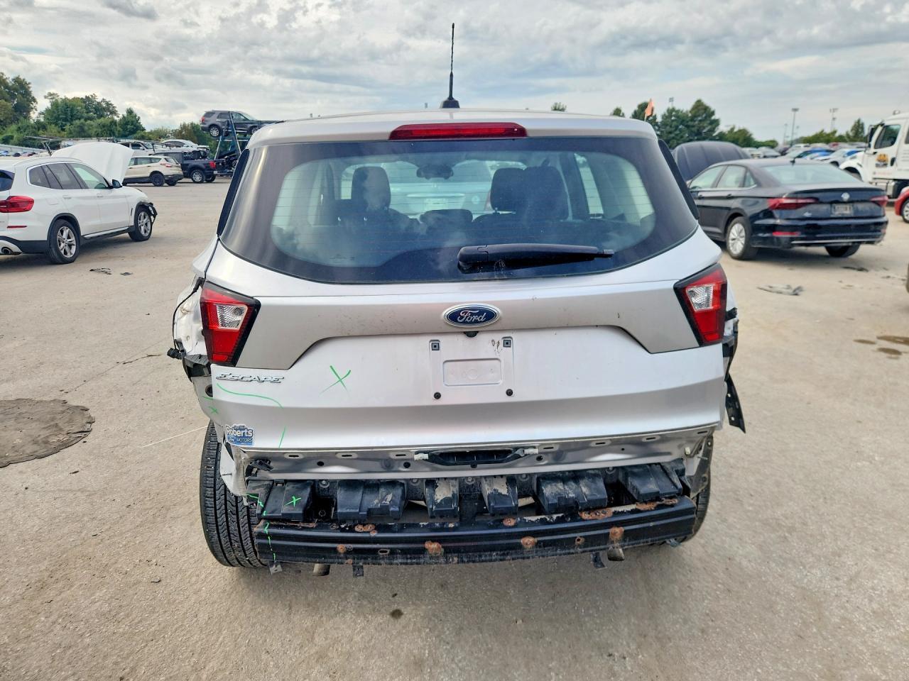 Salvage 2019 Ford Escape 