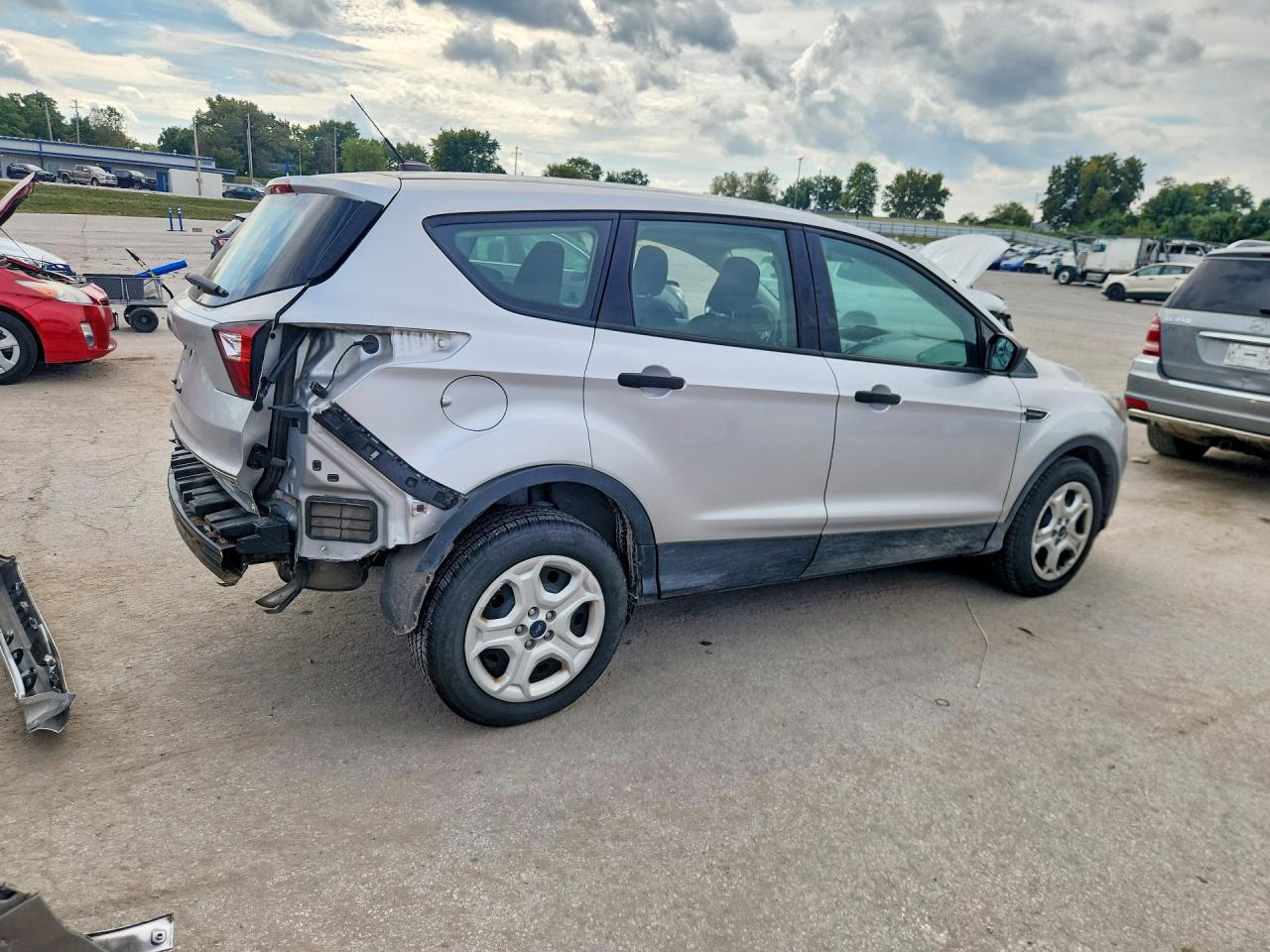 Salvage 2019 Ford Escape 