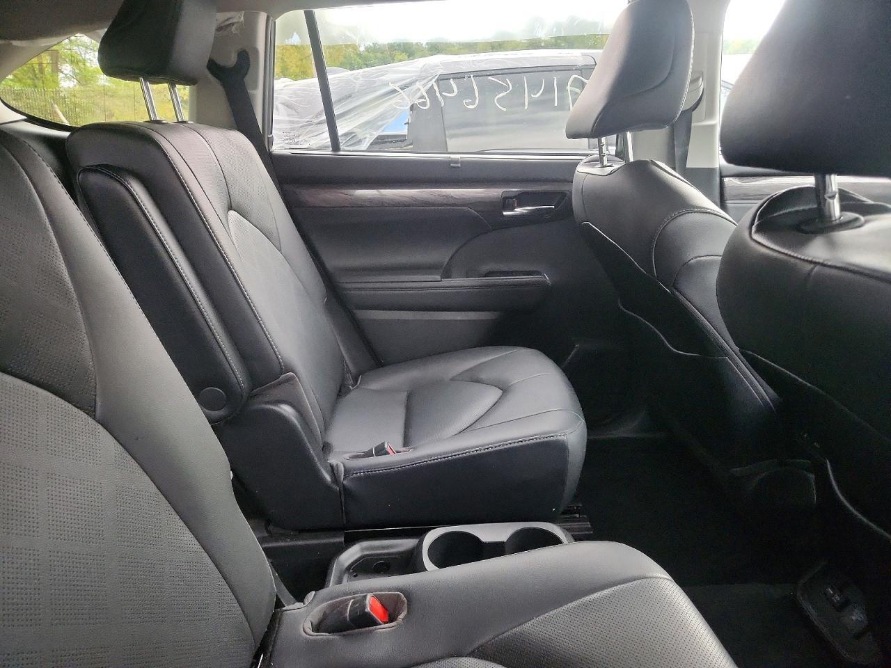 Salvage 2021 Toyota Highlander Hybrid Platinum