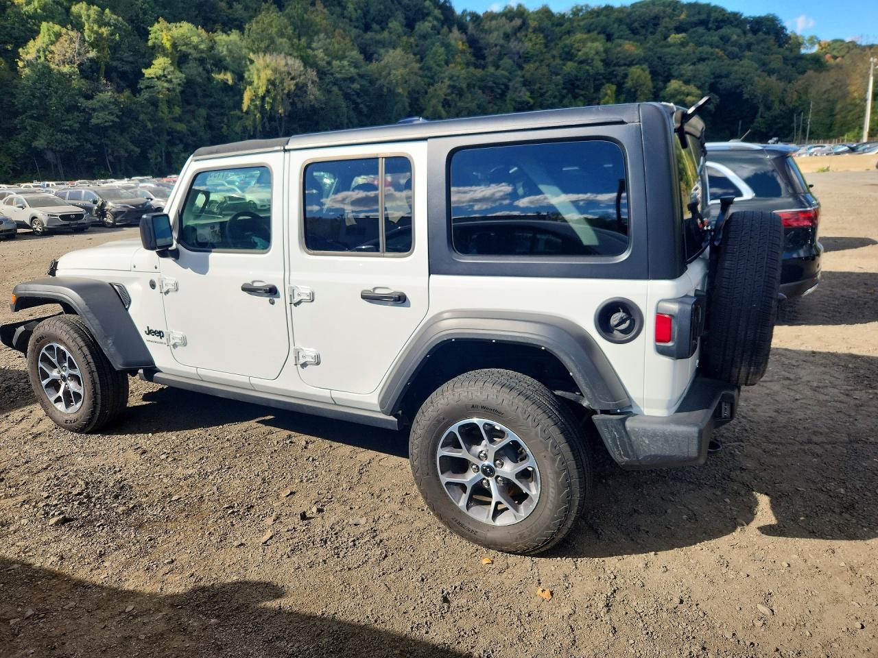 Salvage 2025 Jeep Wrangler 