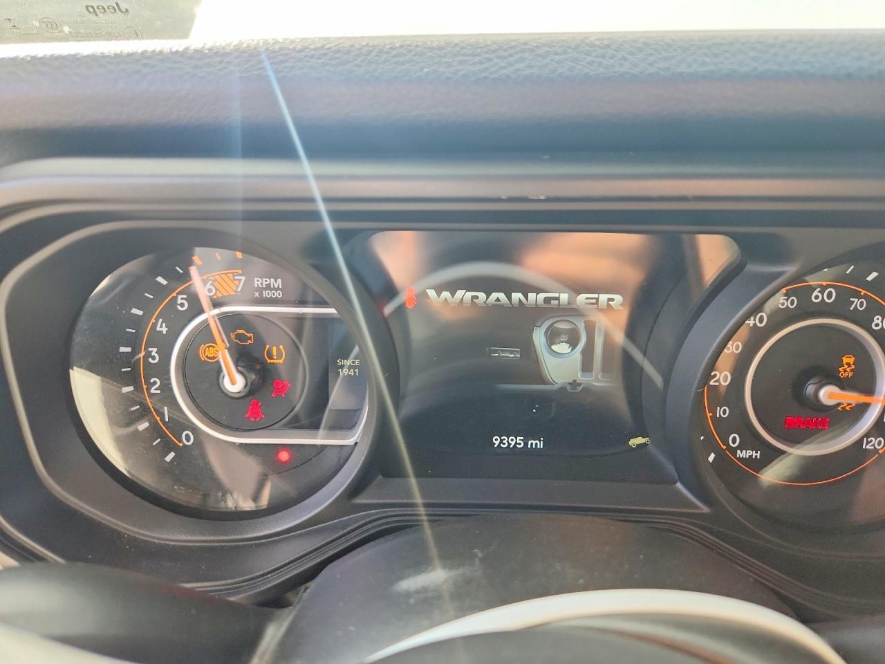 Salvage 2025 Jeep Wrangler 