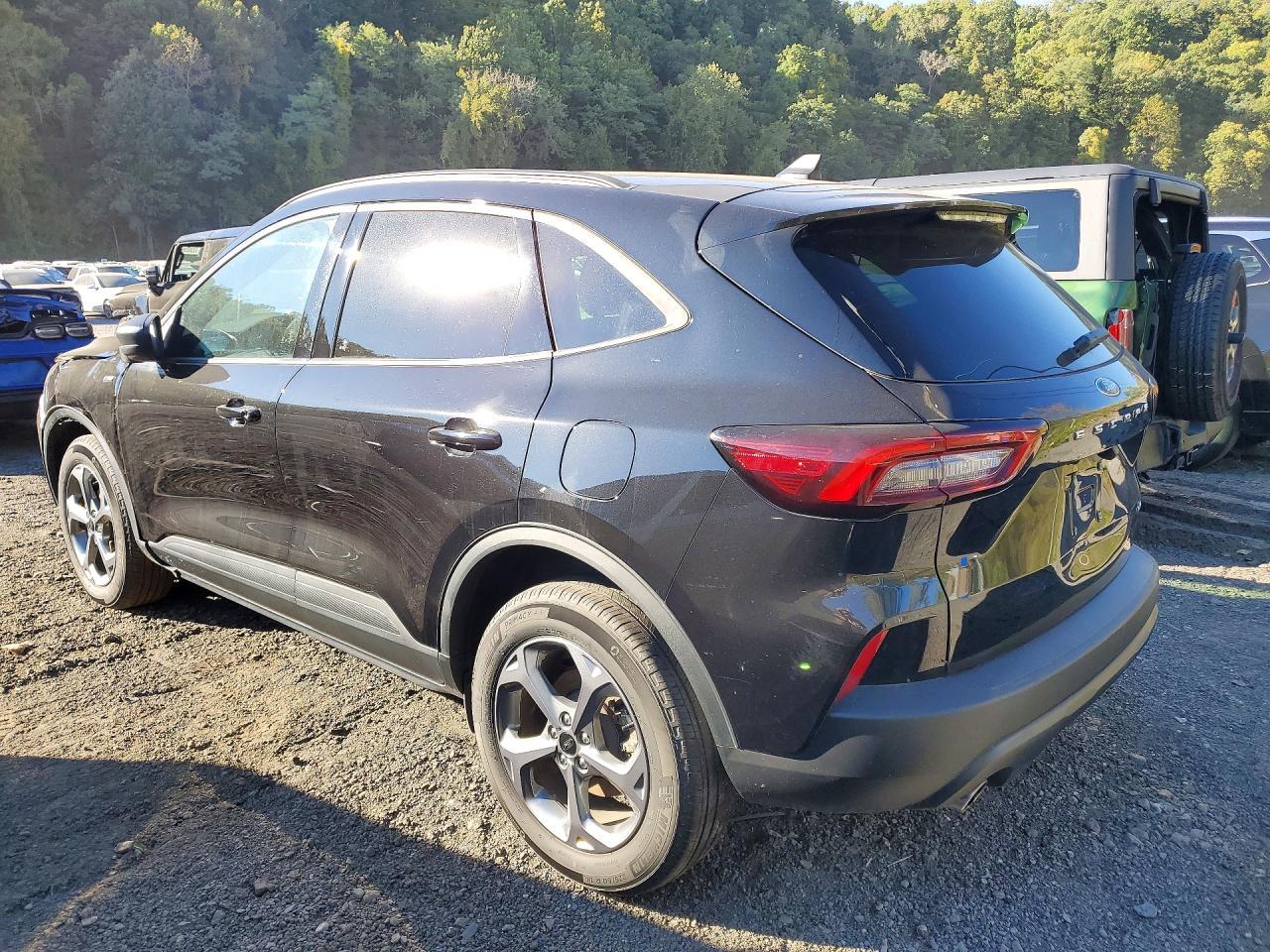 Salvage 2025 Ford Escape 