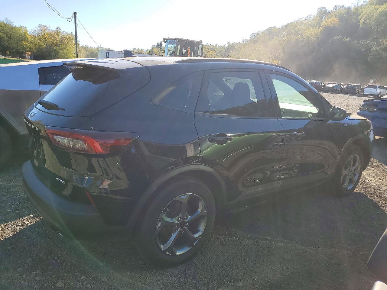 Salvage 2025 Ford Escape 