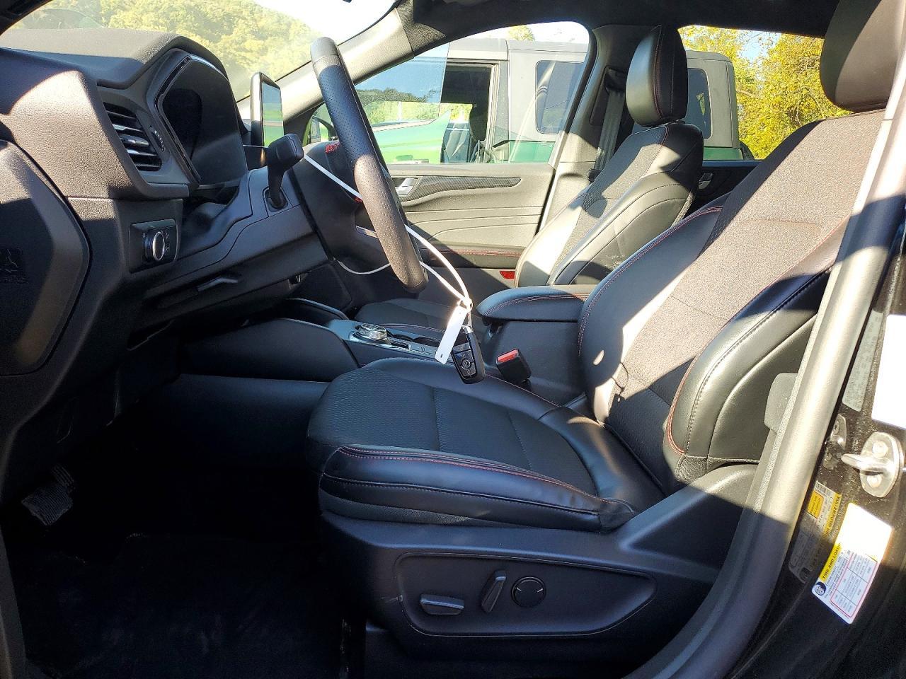 Salvage 2025 Ford Escape 