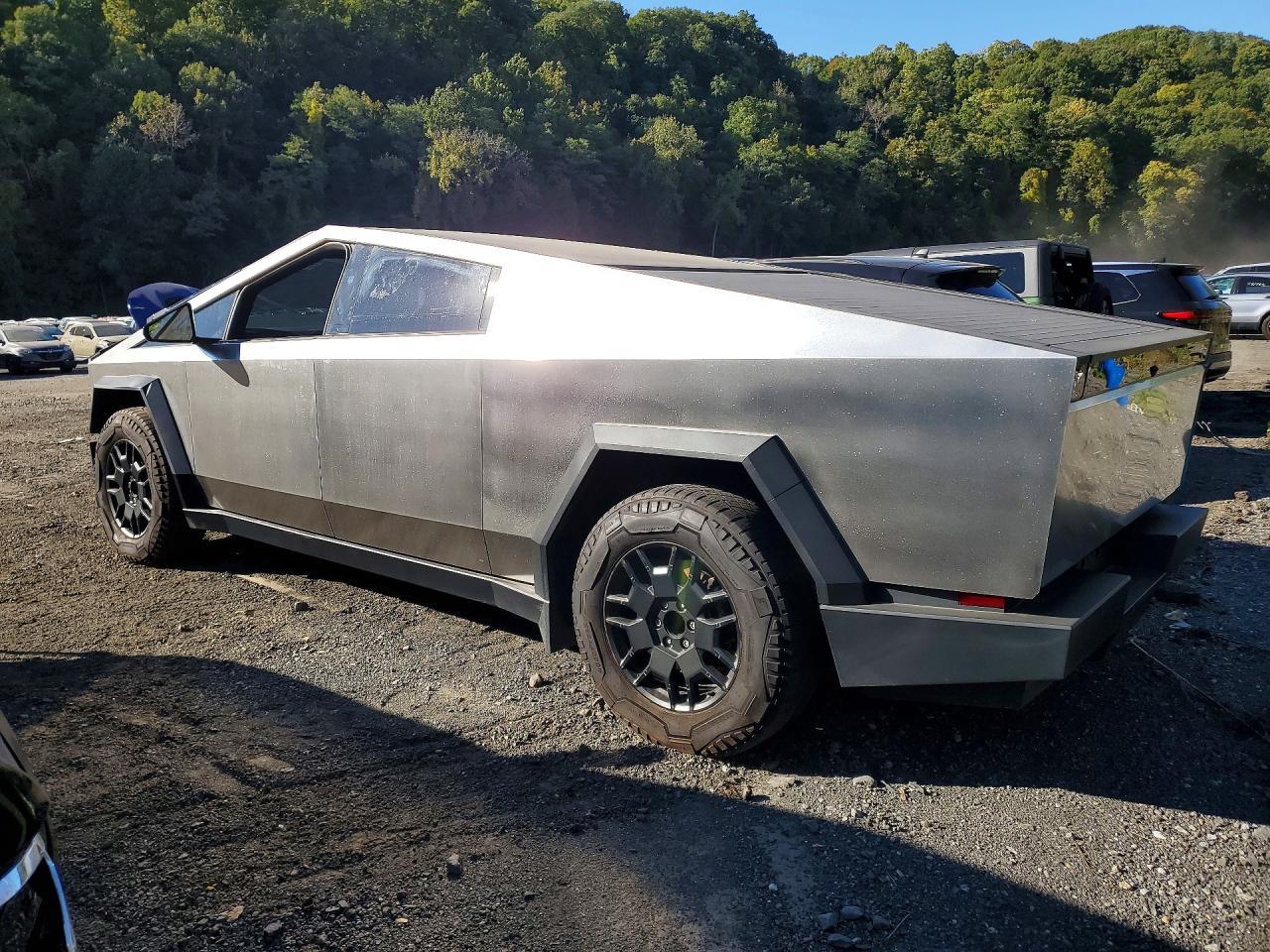 Salvage 2024 Tesla Cybertruck 