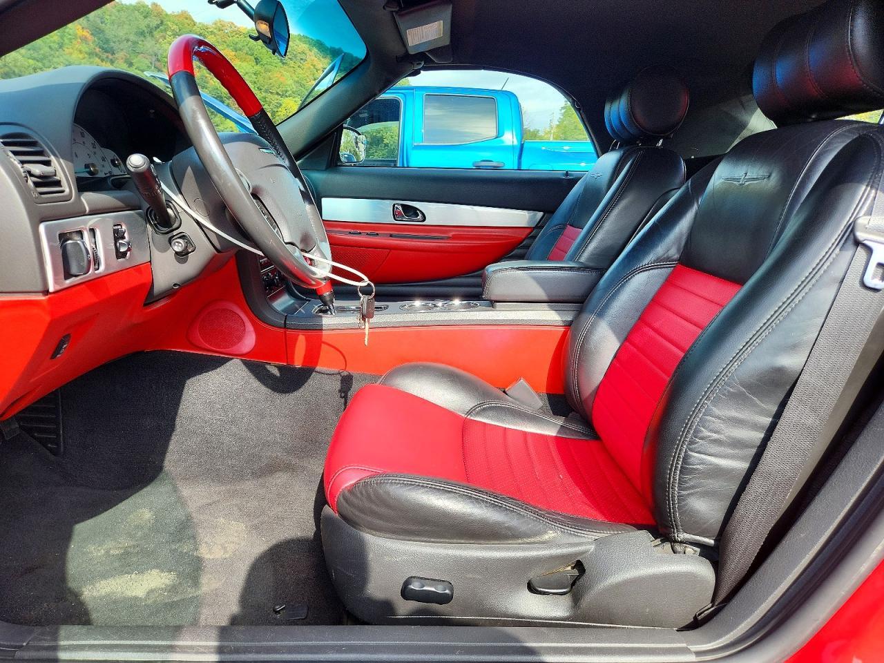 Salvage 2002 Ford Thunderbird 