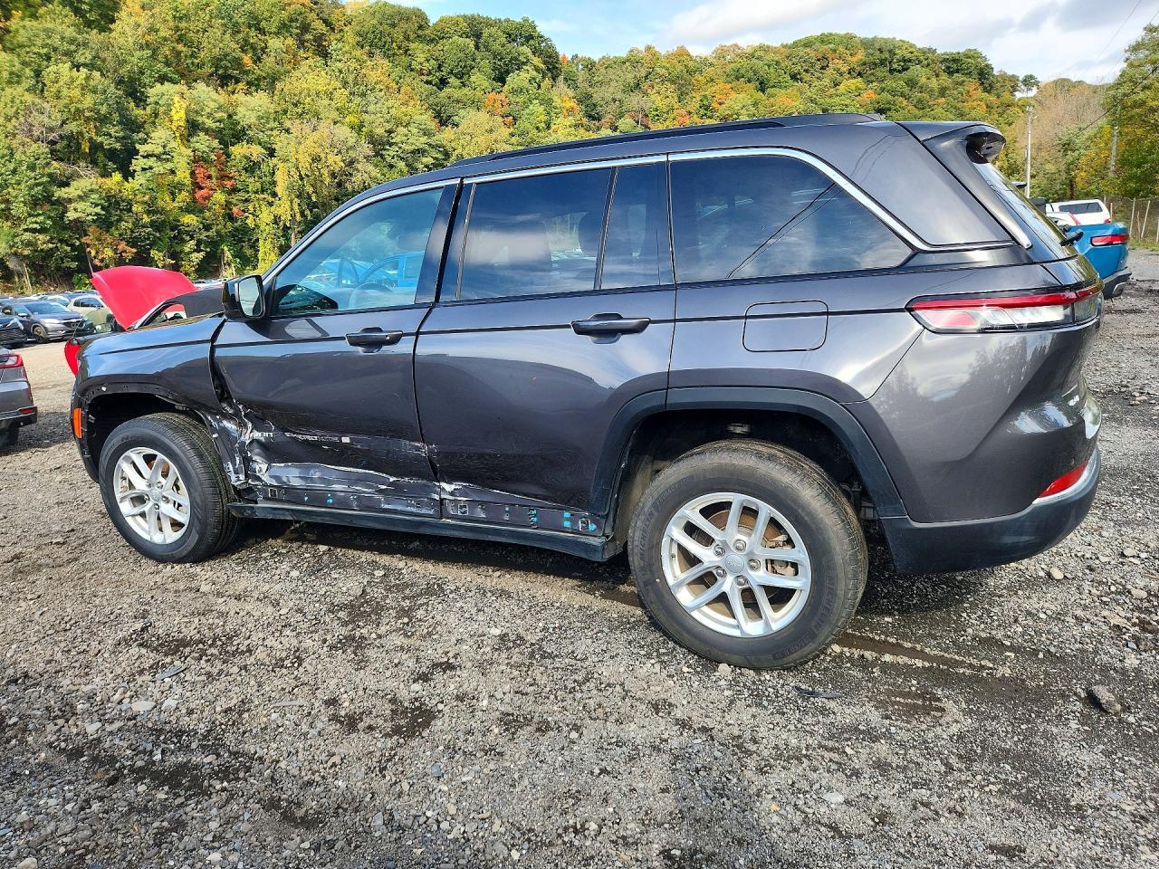Salvage 2024 Jeep Grand Cherokee Laredo