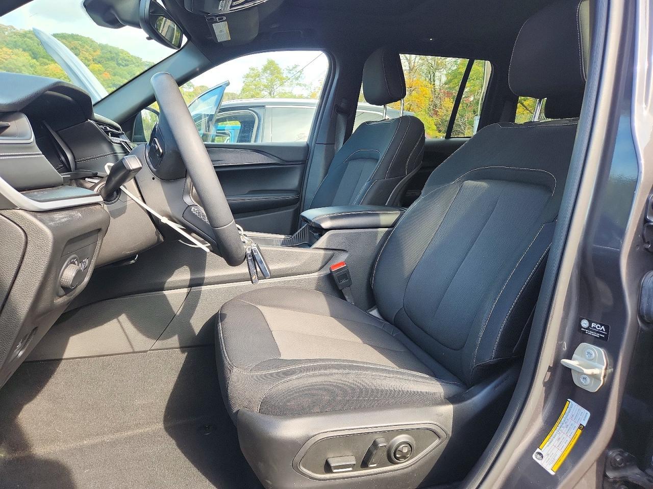 Salvage 2024 Jeep Grand Cherokee Laredo