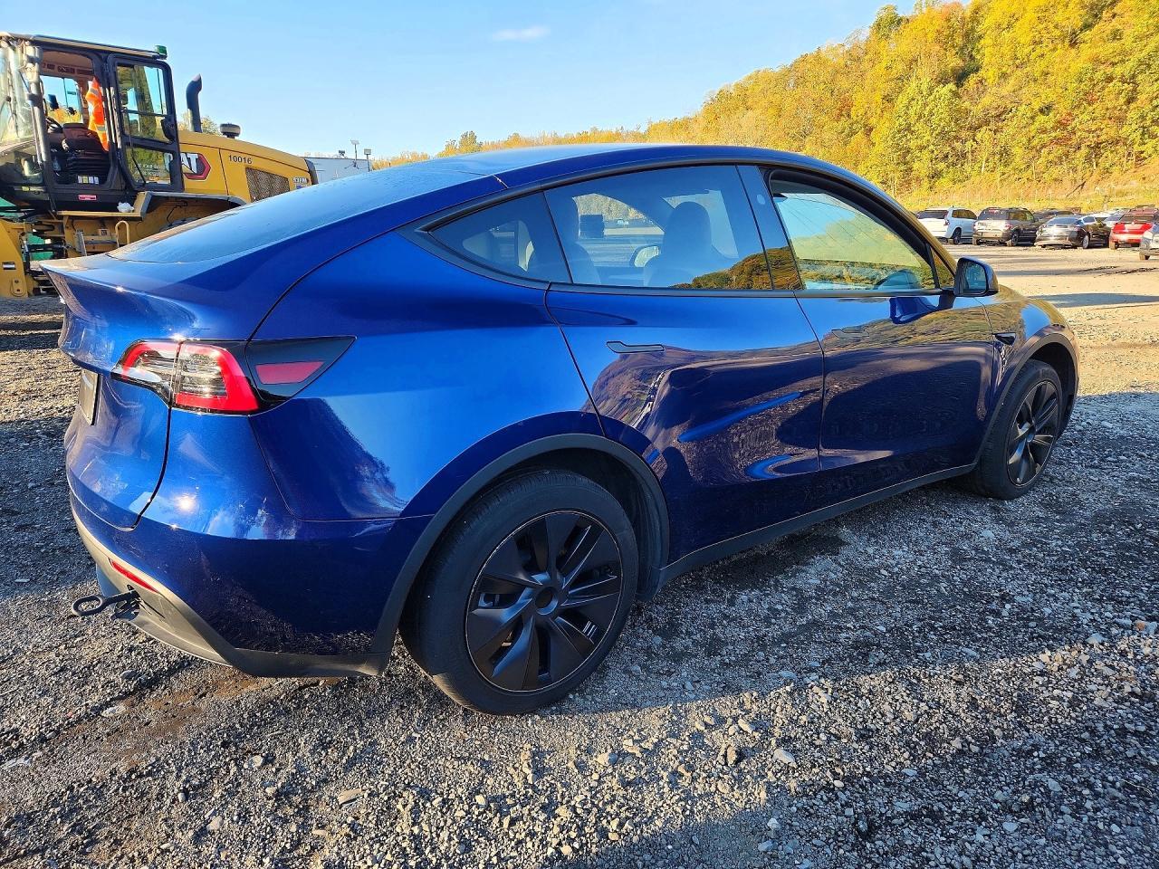 Salvage 2025 Tesla Model Y 