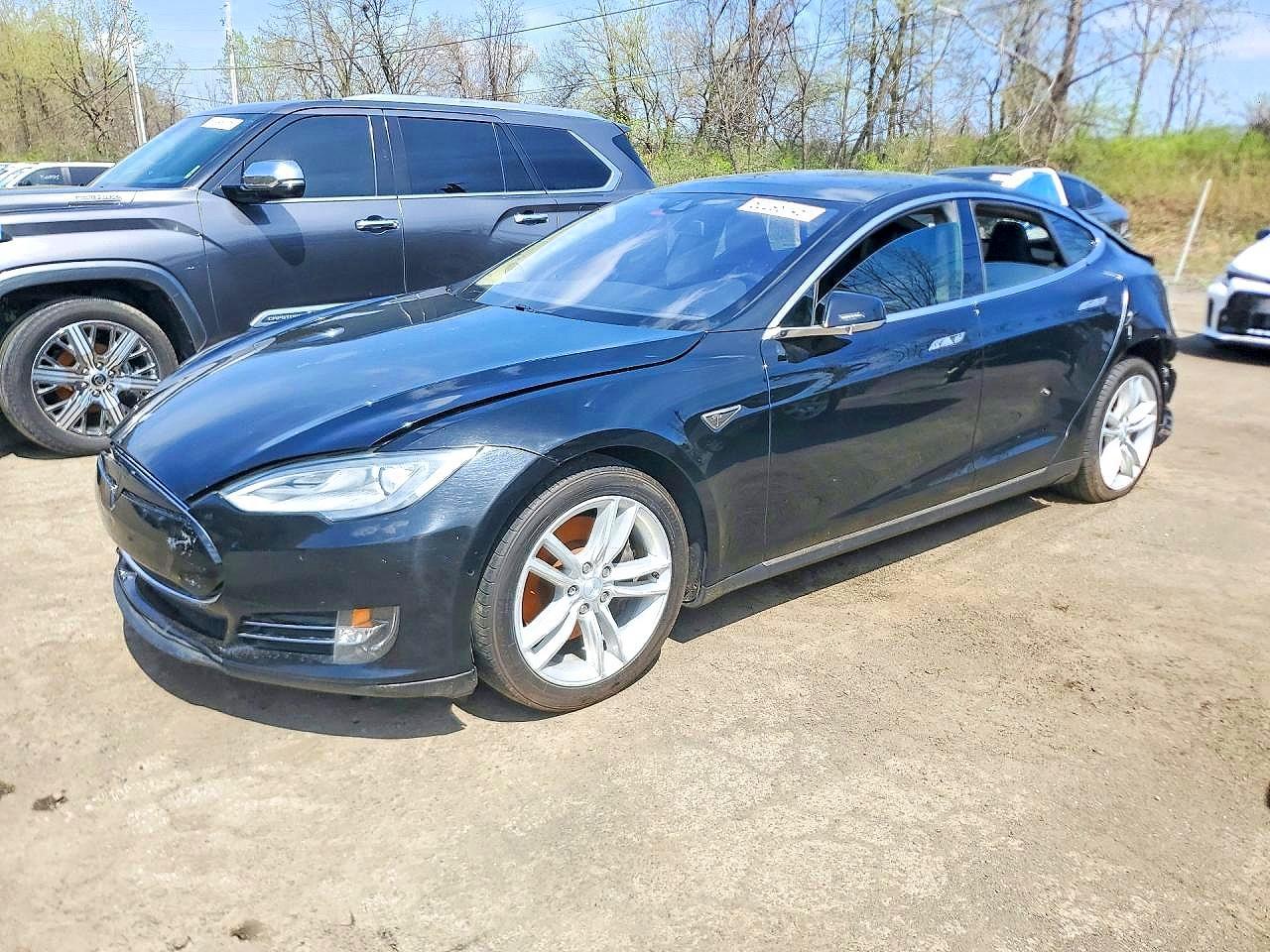 Salvage 2015 Tesla Model S 