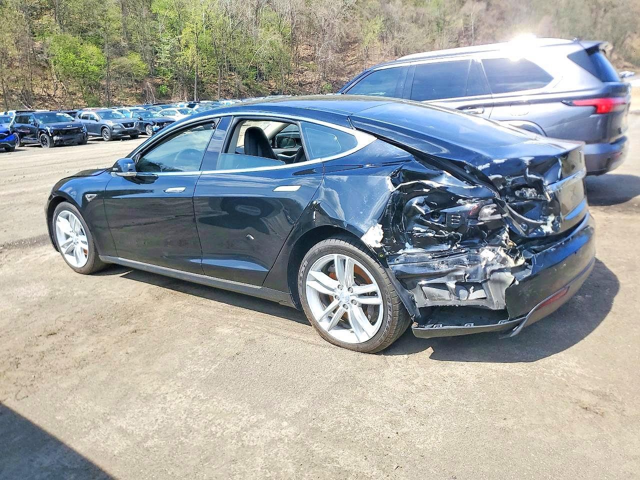 Salvage 2015 Tesla Model S 