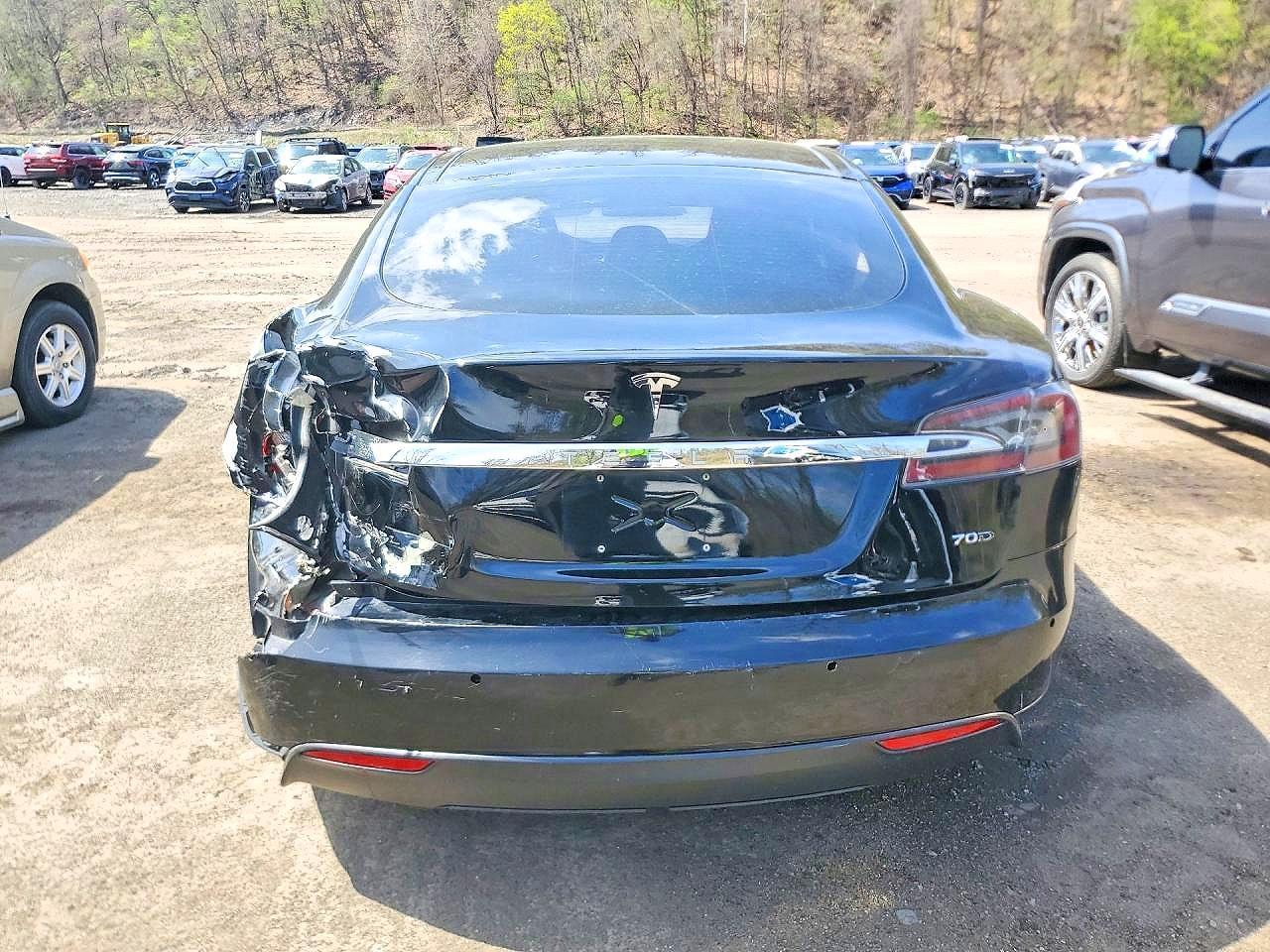 Salvage 2015 Tesla Model S 