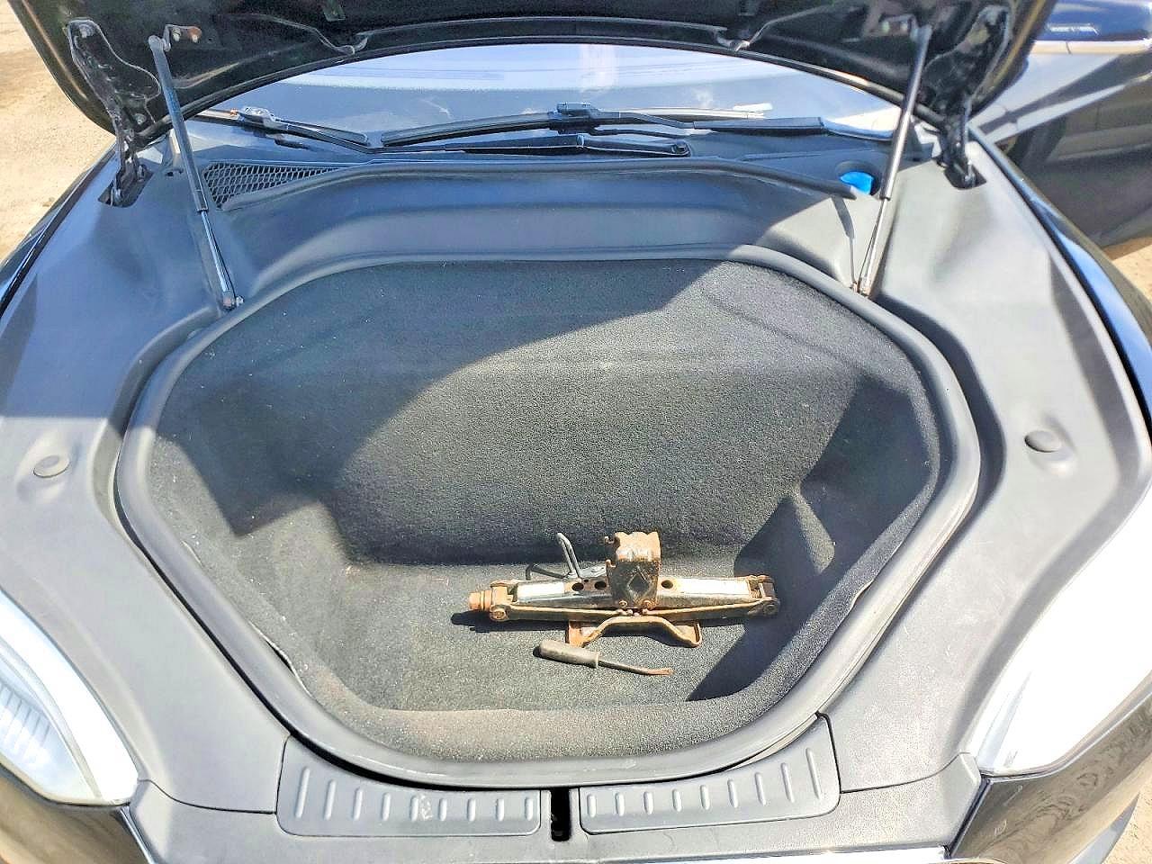 Salvage 2015 Tesla Model S 