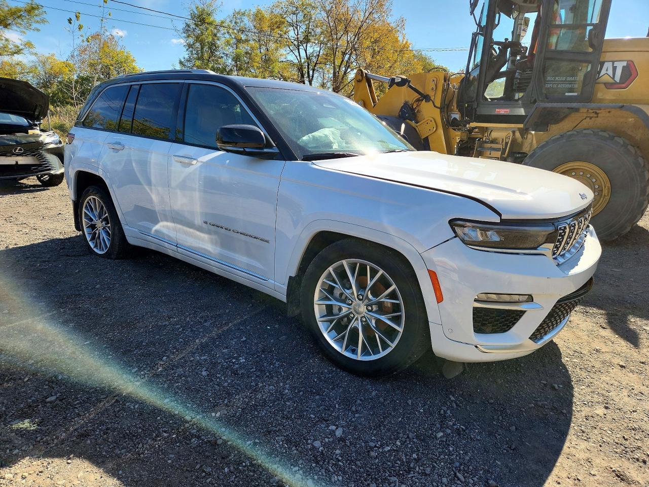 Salvage 2023 Jeep Grand Cherokee Summit