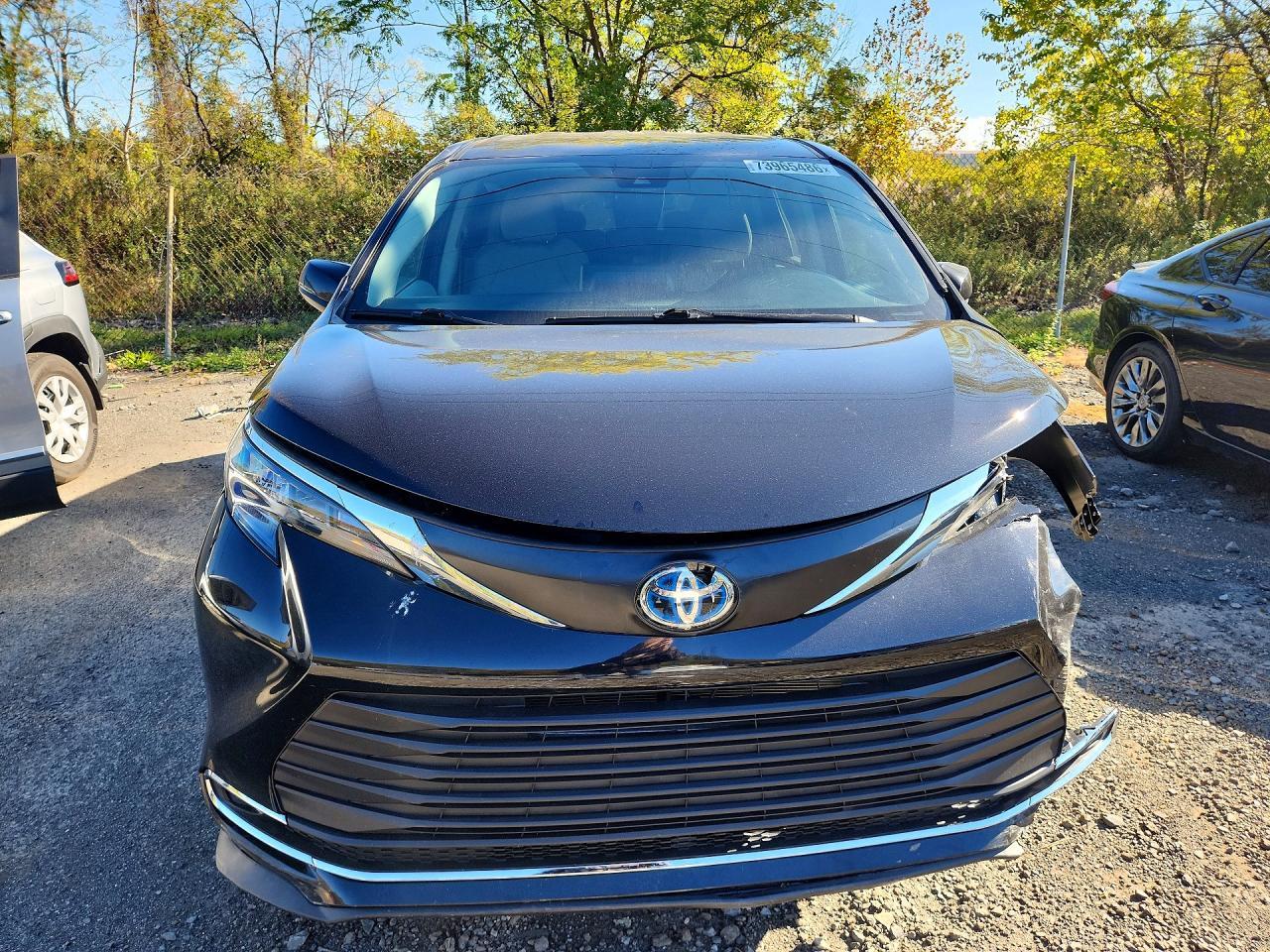 Salvage 2024 Toyota Sienna 