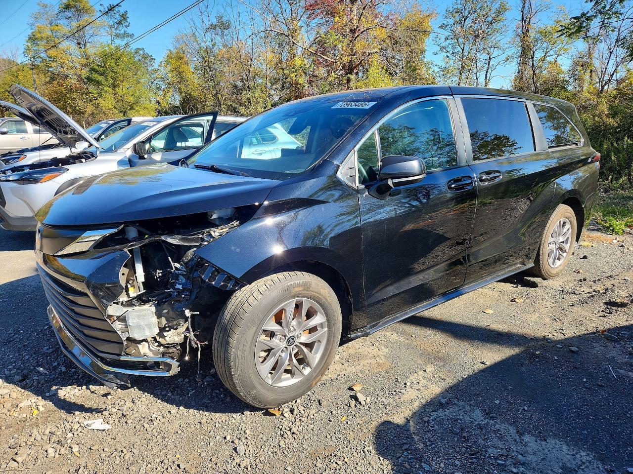 Salvage 2024 Toyota Sienna 
