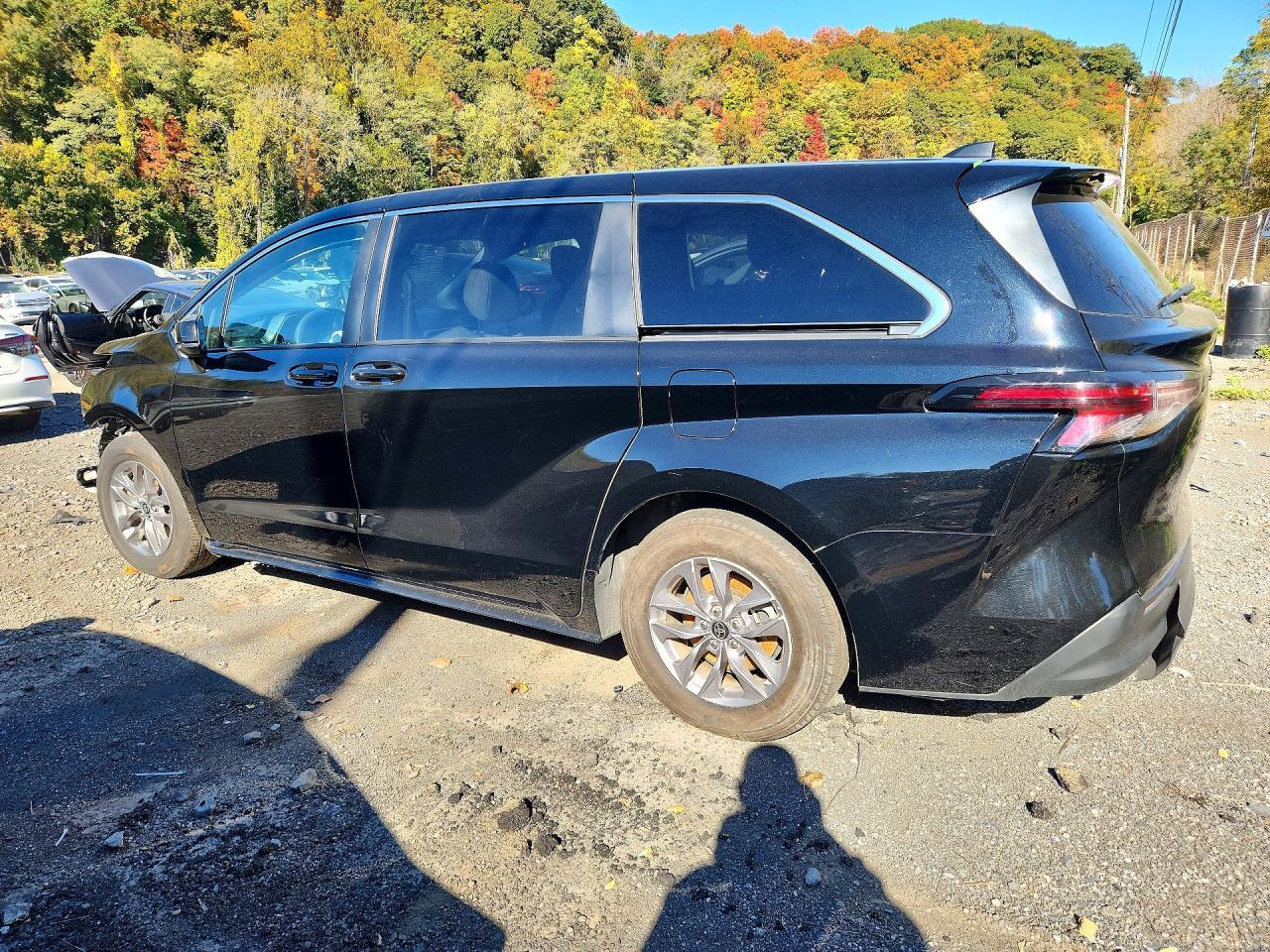 Salvage 2024 Toyota Sienna 
