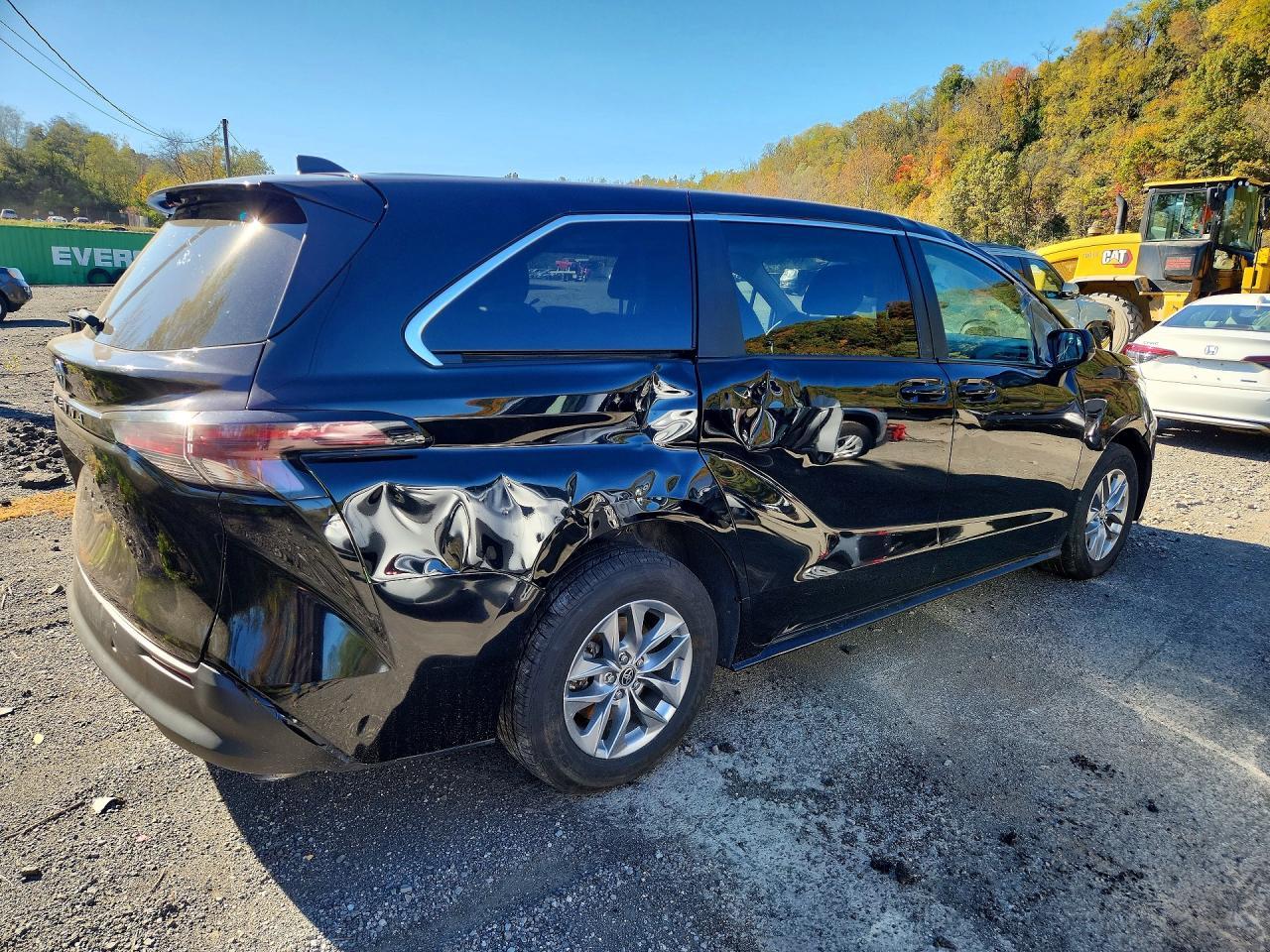 Salvage 2024 Toyota Sienna 