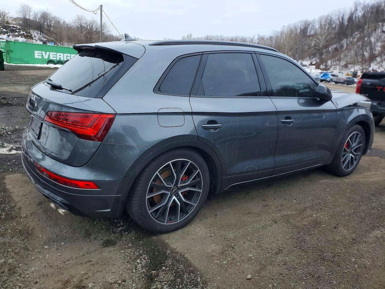 Salvage 2025 Audi Sq5 