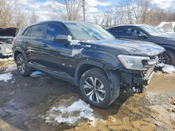 2024 volkswagen atlas-cross SE in Black - Front Three-Quarter View - BidGoDrive Inventory